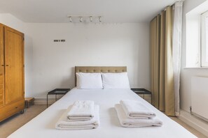 2 chambres, fer et planche à repasser