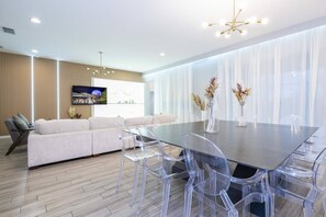 Dining - Bella Vida Resort 79 (Orlando)