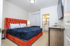 12 bedrooms, iron/ironing board, WiFi, bed sheets - Bella Vida Resort 79 (Orlando)
