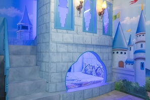 12 bedrooms, iron/ironing board, WiFi, bed sheets - Last Minute Disney Getaway! Private Pool, Game Room & Themed Bedrooms. Book Now! #149335 (Orlando)