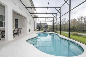 A heated pool - Bella Vida Resort 79 (Orlando)