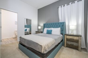 12 bedrooms, iron/ironing board, WiFi, bed sheets - Bella Vida Resort 79 (Orlando)