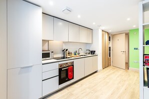 Refrigerador, microondas, horno, lavavajillas