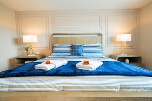 5 bedrooms, iron/ironing board, WiFi, bed sheets