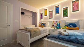 5 bedrooms, iron/ironing board, WiFi, bed sheets