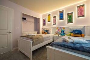 5 bedrooms, iron/ironing board, WiFi, bed sheets