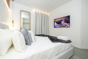 6 bedrooms, iron/ironing board, WiFi, bed sheets