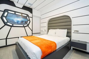 6 bedrooms, iron/ironing board, WiFi, bed sheets