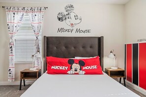 9 bedrooms, iron/ironing board, WiFi, bed sheets - Last Minute Disney Getaway! Private Pool & Themed Bedrooms. Book Now! #150605 (Orlando)