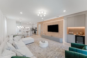 Smart TV, fireplace, ping pong