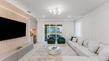 Smart TV, fireplace, table tennis