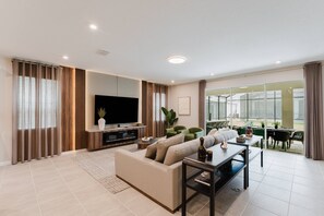 Smart TV, fireplace, ping pong