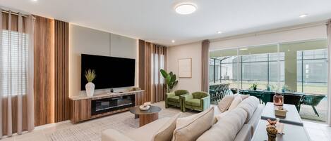 Smart TV, chimenea, mesa de ping pong