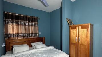 Deluxe-Doppelzimmer, Stadtblick | Schreibtisch, Bügeleisen/Bügelbrett, kostenloses WLAN, Bettwäsche