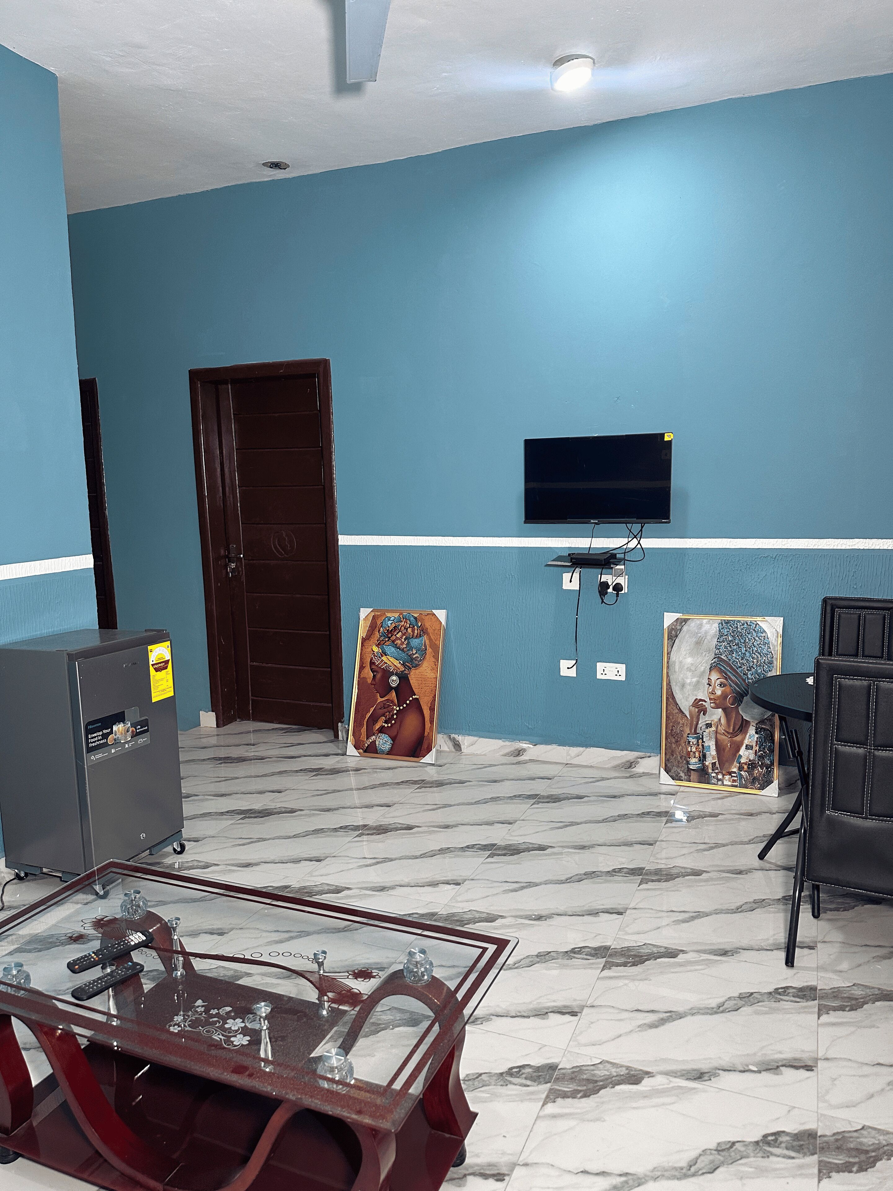 Habitació Deluxe, 2 llits dobles | Sala d'estar | Televisor LED de 32 polzades amb canals per satèl·lit 