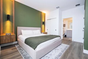4 bedrooms, iron/ironing board, WiFi, bed sheets