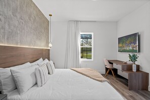 5 bedrooms, iron/ironing board, WiFi, bed sheets