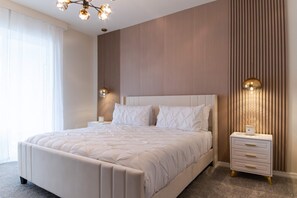 5 Schlafzimmer, BĂŒgeleisen/BĂŒgelbrett, WLAN, BettwĂ€sche
