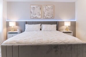 5 bedrooms, iron/ironing board, WiFi, bed sheets