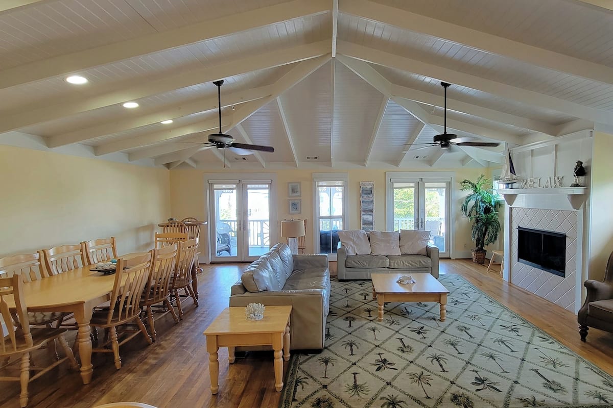 House (Unit B - No Pets) | Front of property