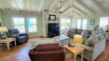 House (Unit A - No Pets) | Property amenity