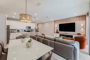 Fridge, microwave, oven, stovetop - Last Minute Disney Getaway! Private Pool & Themed Bedrooms. Book Now! #151553 (Orlando)