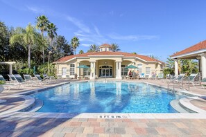 A heated pool - Emerald Island Resort 71 (Orlando)