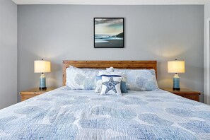 6 bedrooms, iron/ironing board, WiFi, bed sheets - Emerald Island Resort 71 (Orlando)