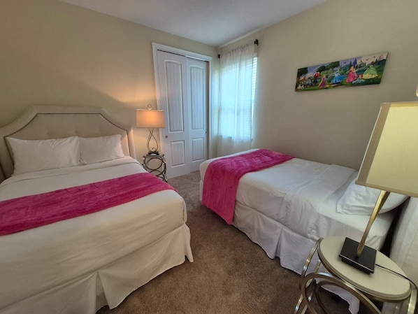 6 bedrooms, iron/ironing board, WiFi, bed sheets