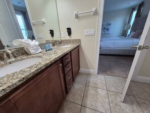Hair dryer, towels - Encore Resort 1401 - Six Bedroom Villa, Sleeps 15 (Orlando)