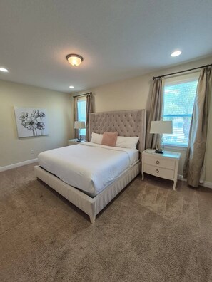 6 makuuhuonetta, silitysrauta/-lauta, Wi-Fi, vuodevaatteet