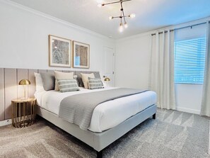 5 عدّة غرف نوم ومكواة/لوح كي وواي فاي وملاءات أسرّة