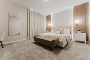 6 bedrooms, iron/ironing board, WiFi, bed sheets