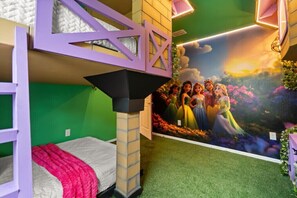10 bedrooms, iron/ironing board, WiFi, bed sheets