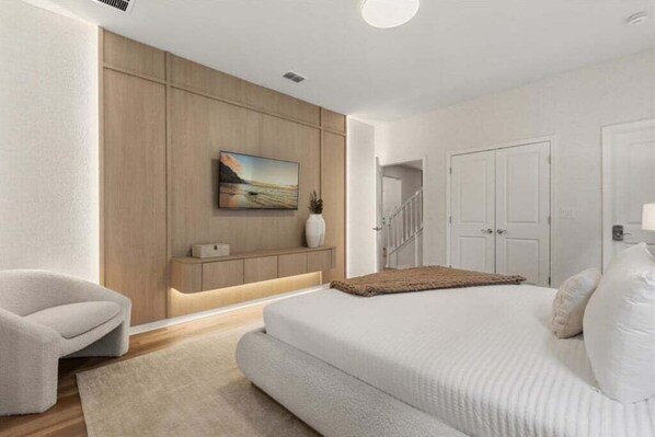 10 bedrooms, iron/ironing board, WiFi, bed sheets