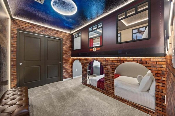 10 bedrooms, iron/ironing board, WiFi, bed sheets