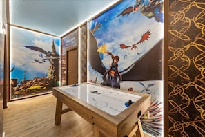Games room - Last Minute Disney Getaway! Private Pool, Game Room & Themed Bedrooms. Book Now! #147399 (Orlando)