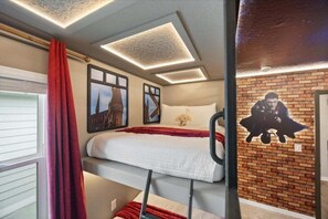 10 bedrooms, iron/ironing board, WiFi, bed sheets