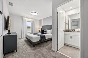 8 chambres, fer et planche à repasser, Wi-Fi, draps fournis