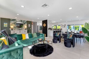 House, Multiple Beds, Pool Access, Mountain View (Rat Pack Rendezvous) | Interior