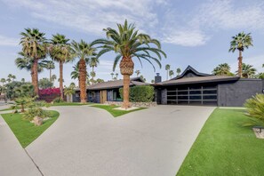 Property grounds - Rat Pack Rendezvous - An Entertaining Experience (Palm Springs)