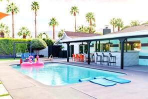 Outdoor pool, pool umbrellas, sun loungers