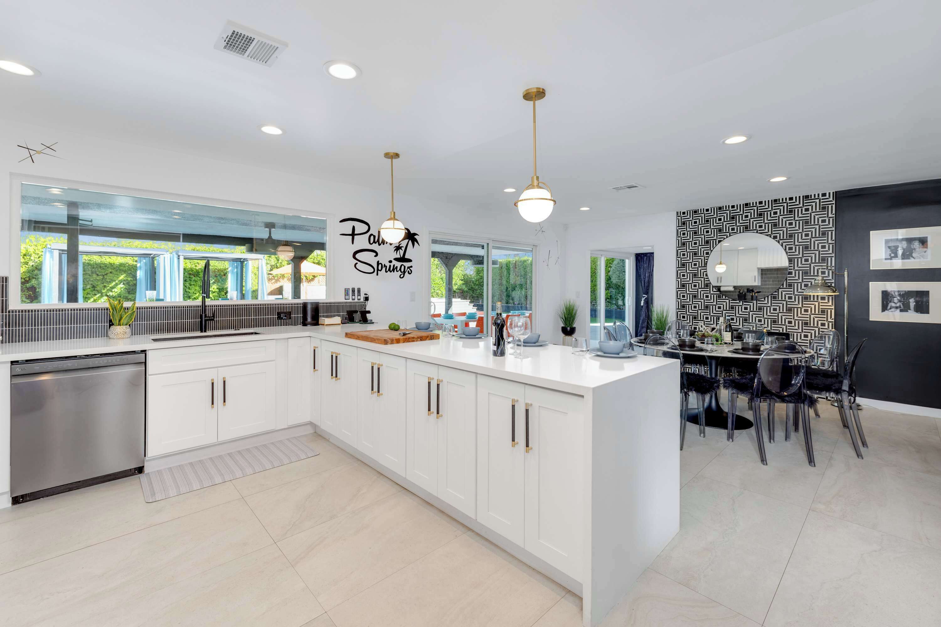 House, Multiple Beds, Pool Access, Mountain View (Rat Pack Rendezvous) | Private kitchen | Fridge, microwave, oven, stovetop