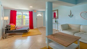 A modern living room with a sofa, a wooden table, and a white couch. - Tropical Paradise in Largo (Largo)