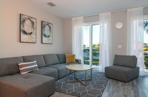 House | 6 bedrooms - Luxury Pool Home Golf Cart (Madeira Beach)