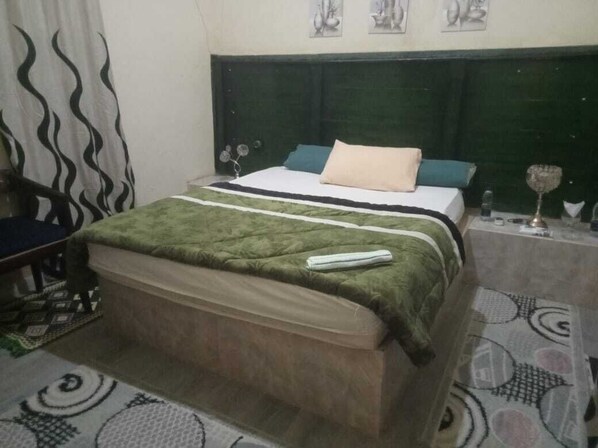 Sängtillbehör av högsta kvalitet, memory foam-madrasser och skrivbord
