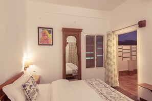 3 chambres, fer et planche à repasser, Wi-Fi, draps fournis