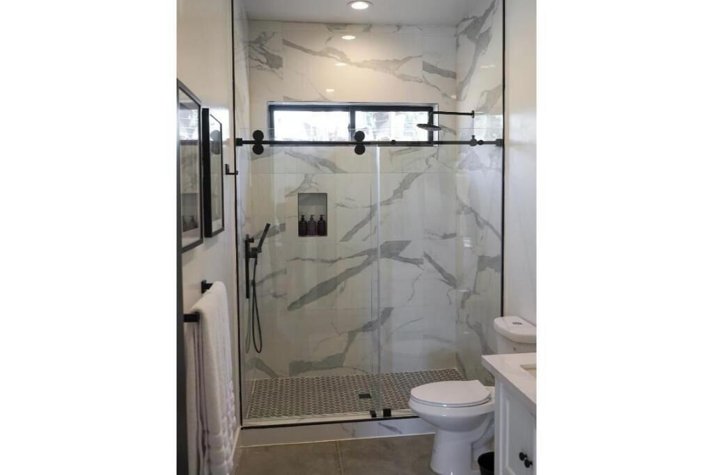 Shower, hair dryer, towels, shampoo