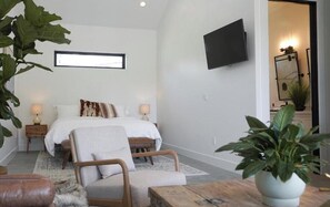 1 slaapkamer, een strijkplank/strijkijzer, gratis wifi, beddengoed