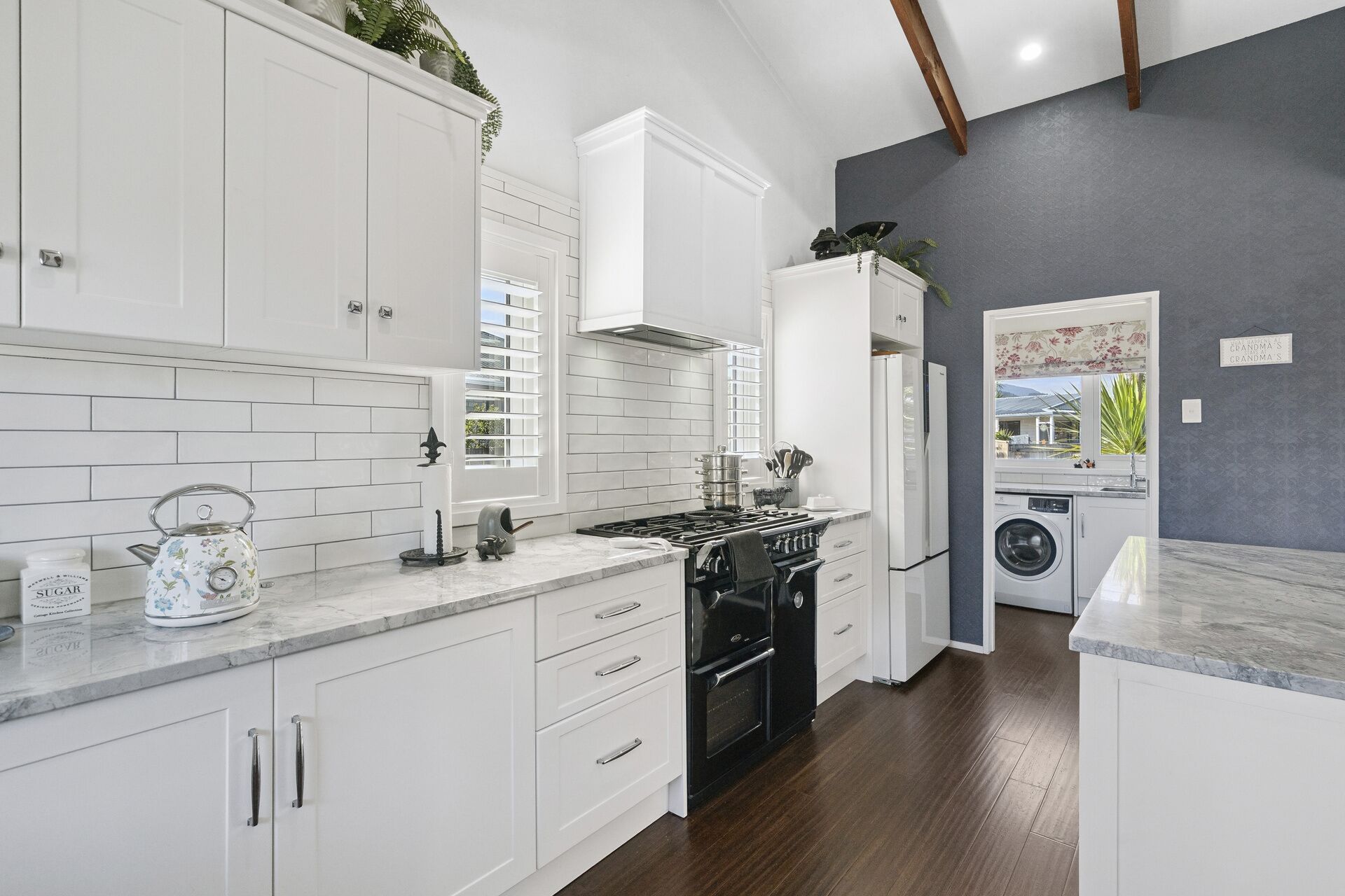 冰箱、微波炉、洗碗机、烤面包机